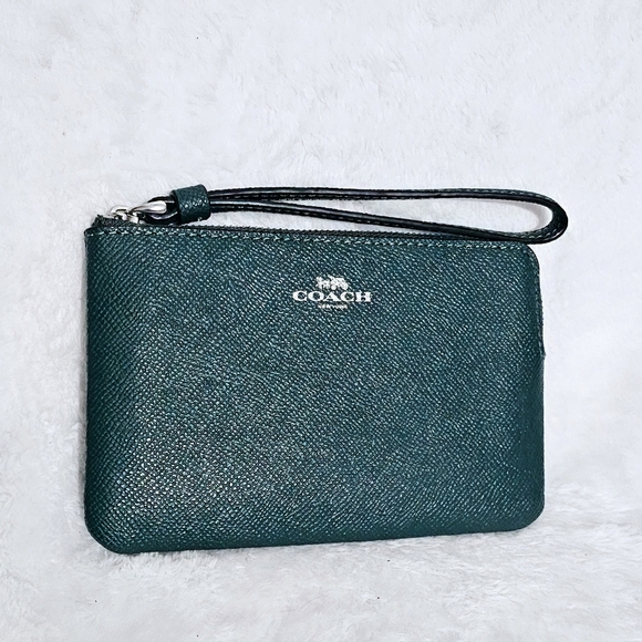 NWOT Coach Wristlet Hunter Green - Picture 1 of 9
